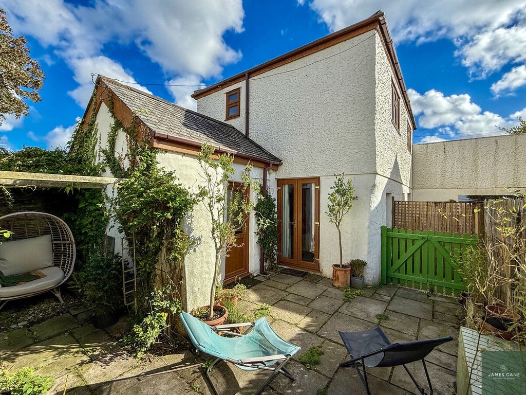 Property photo 1 of 20