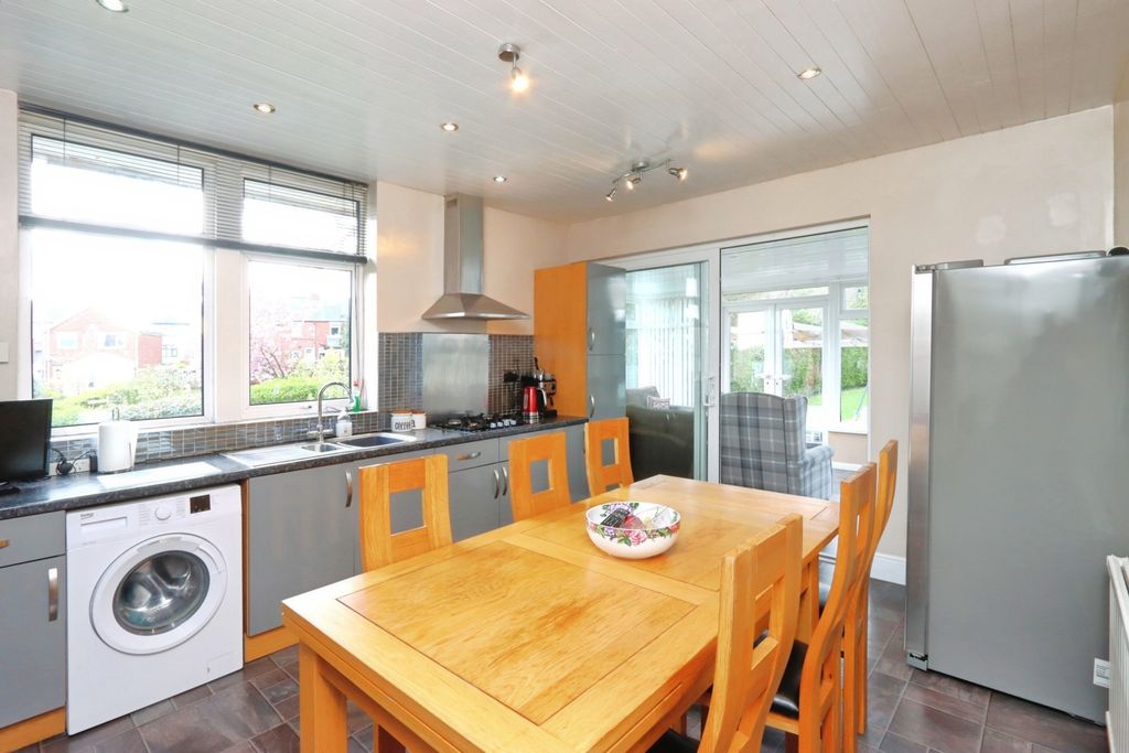 Property photo 3 of 17 Kitchen