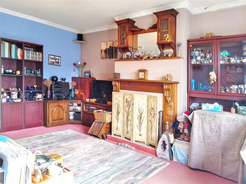 Property photo 3 of 10 Living Room.Jpg