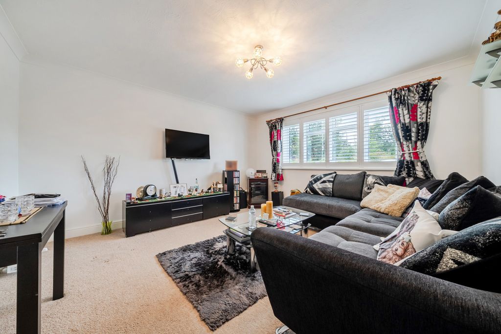 Property photo 3 of 12 1516681-14-6Aa176...