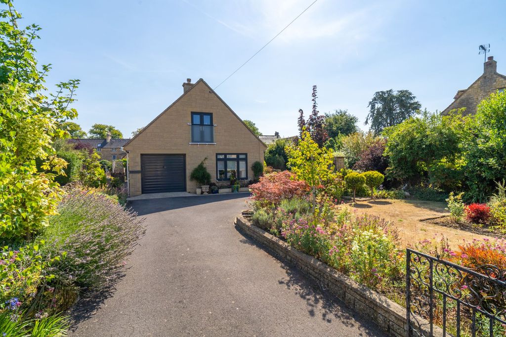 Property photo 1 of 27