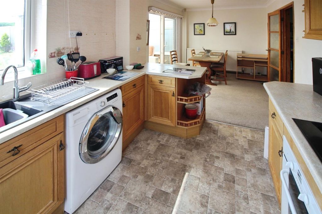 Property photo 3 of 14 Kitchen/Diner