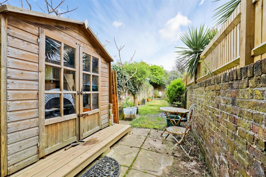 Property photo 2 of 18