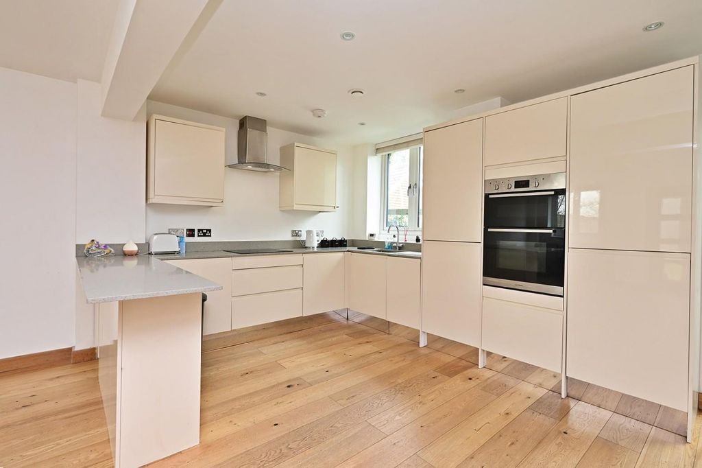 Property photo 2 of 14 Kitchen