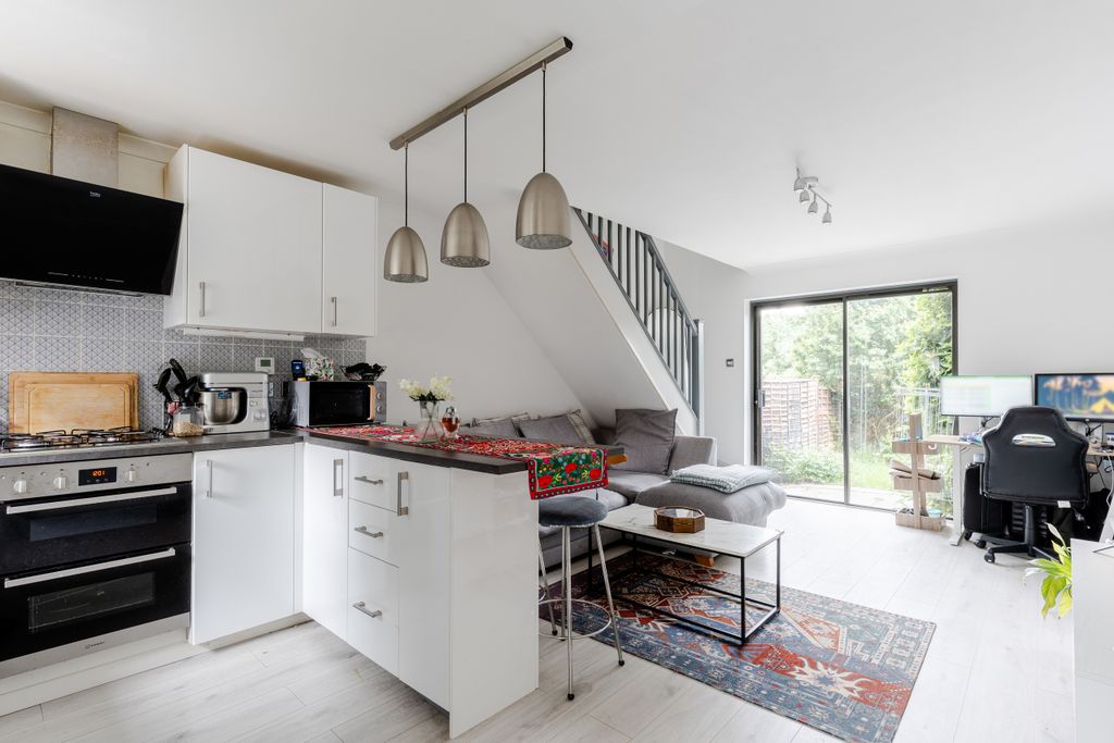 Property photo 1 of 11 A7404814-Hdr-4
