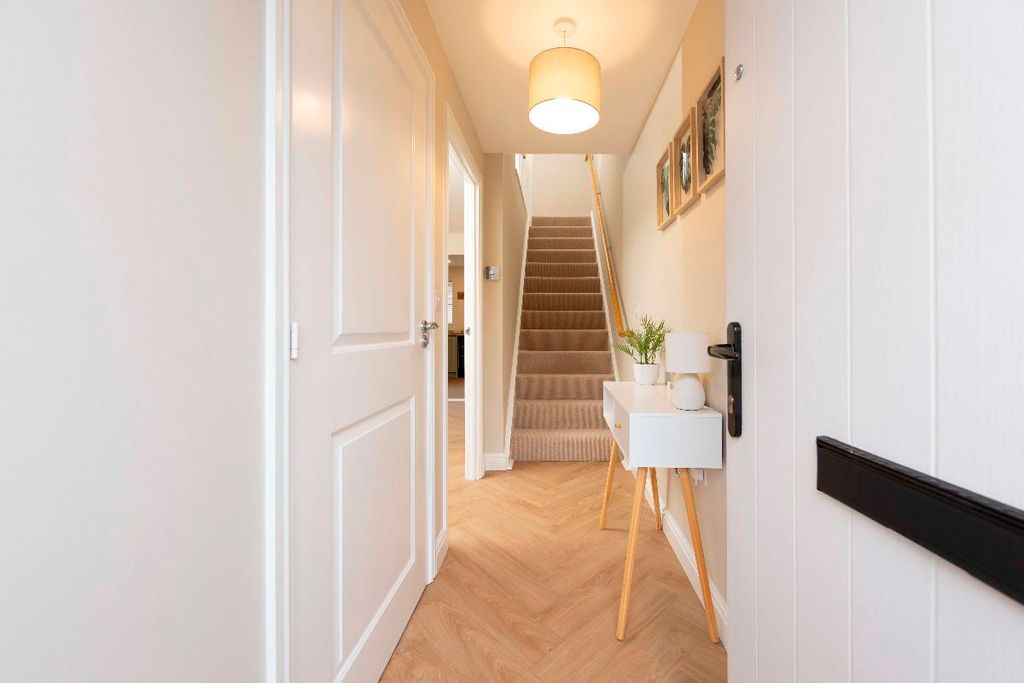 Property photo 3 of 28