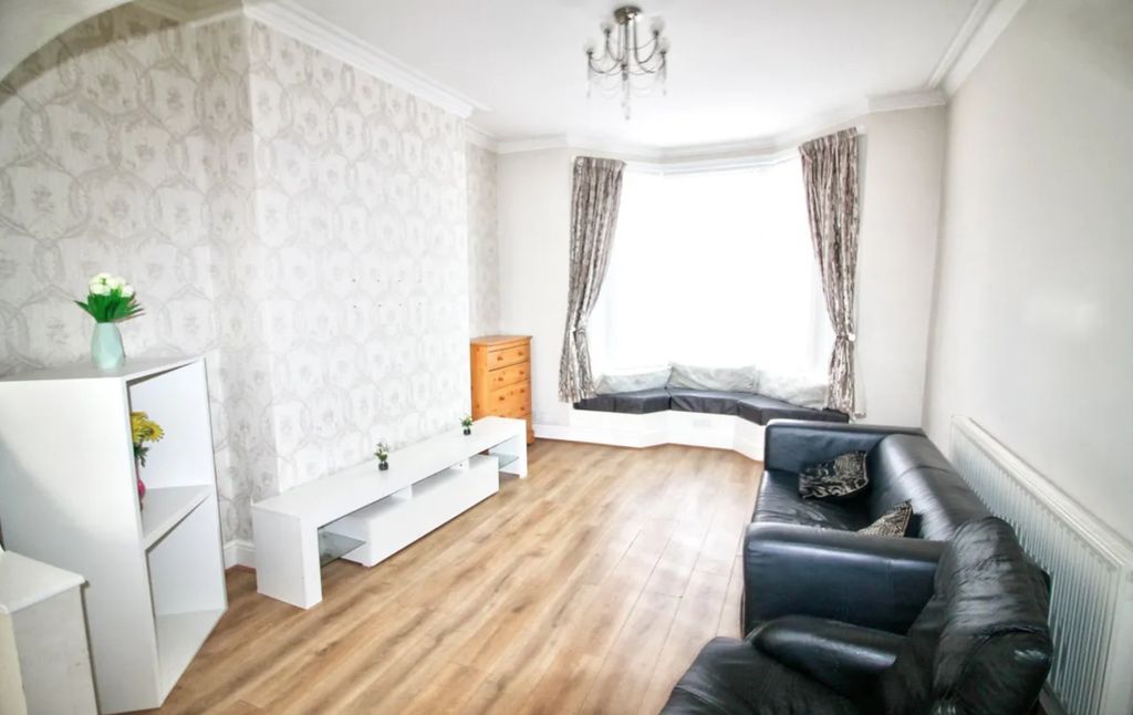 Property photo 2 of 9 Photo 1