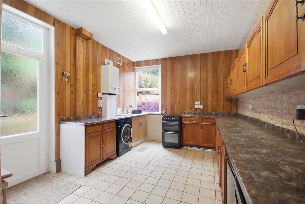 Property photo 3 of 21 Kitchen