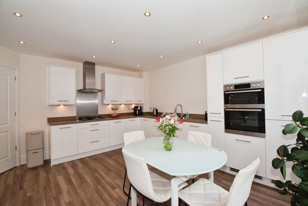 Property photo 2 of 17 Kitchen Diner