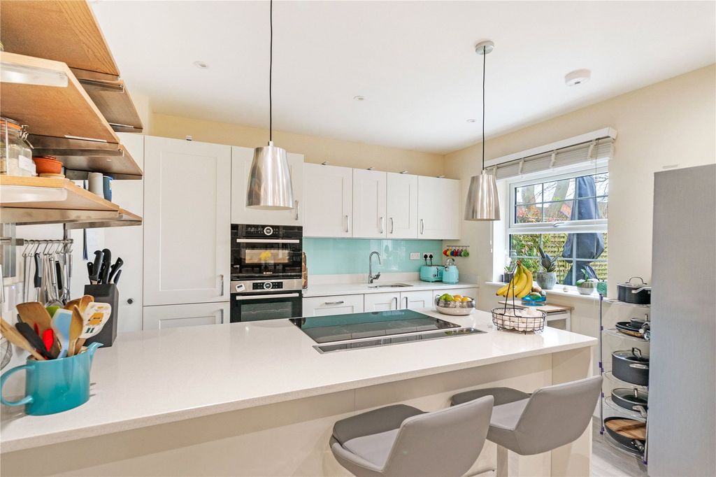 Property photo 3 of 19 Kitchen/Breakfast