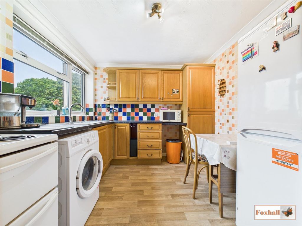 Property photo 3 of 14 Kitchen