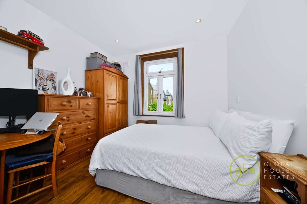 Property photo 1 of 4