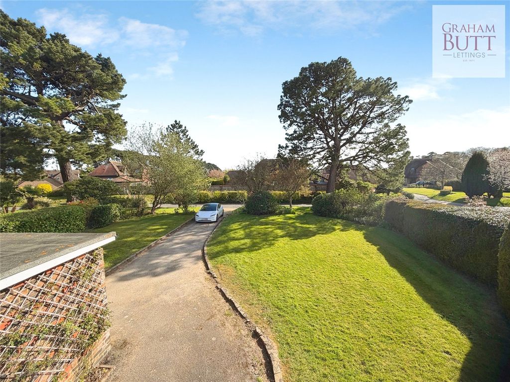 Property photo 2 of 22 Picture No. 24