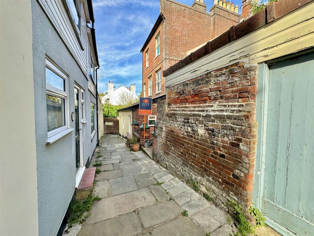 Property photo 3 of 25