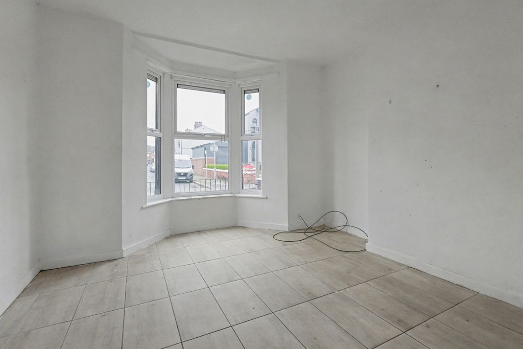 Property photo 2 of 19 18 St. Marys Lane, Liverpool, L4 5Ua