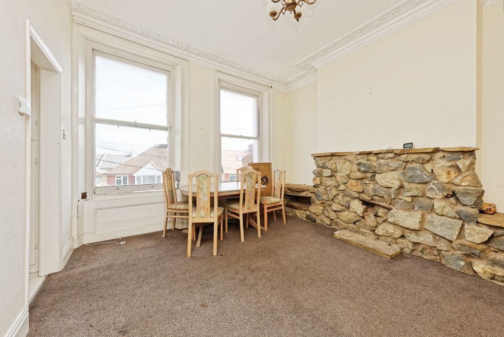 Property photo 2 of 19 Pbox-Img.Jpg