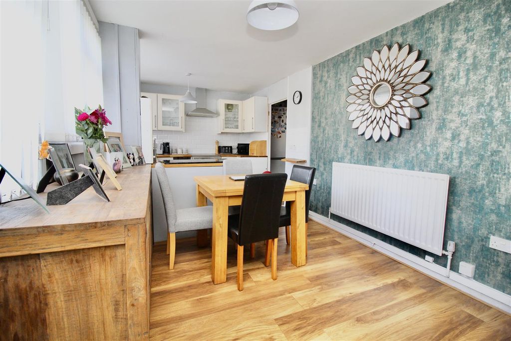 Property photo 3 of 16 Dining Room/Kitchen