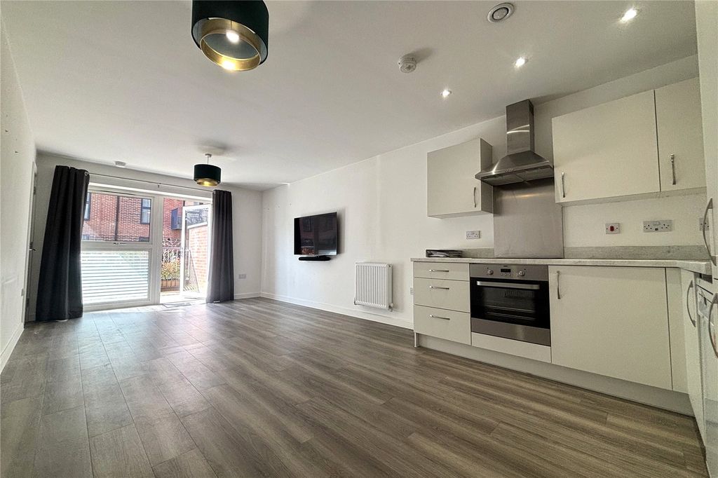 Property photo 2 of 7 Living/Kitchen