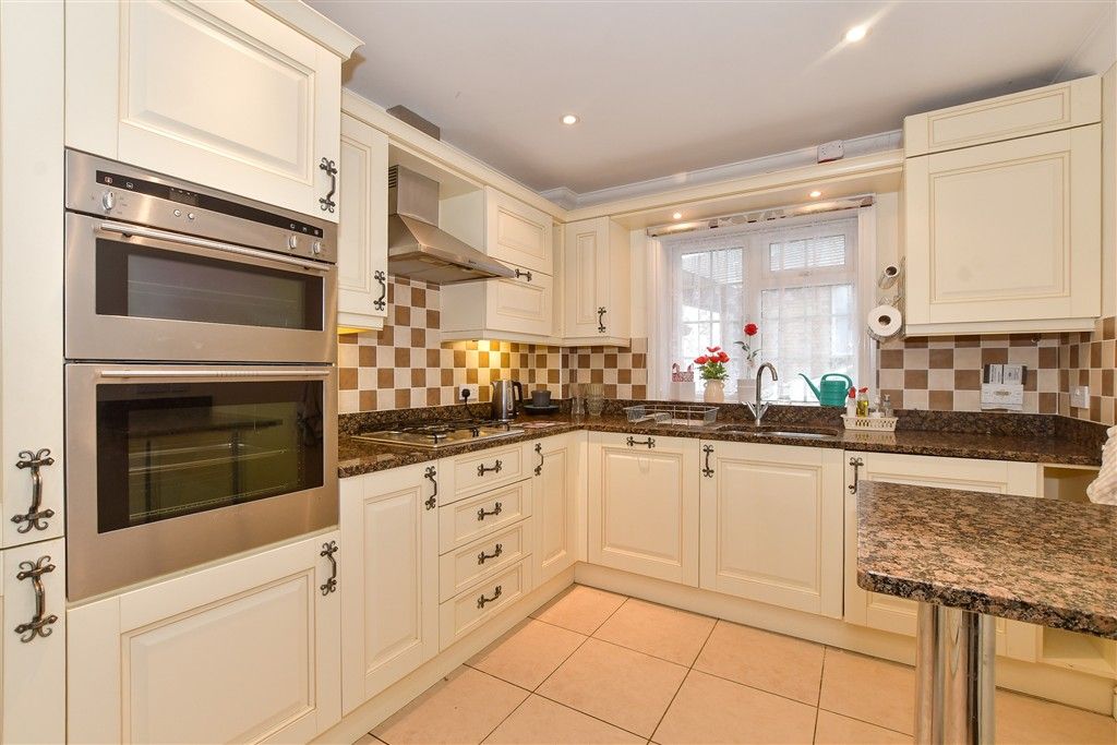 Property photo 3 of 15 Kitchen