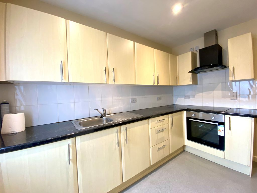 Property photo 2 of 14 Kitchen 2