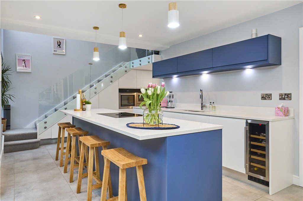 Property photo 2 of 28 Family Kitchen