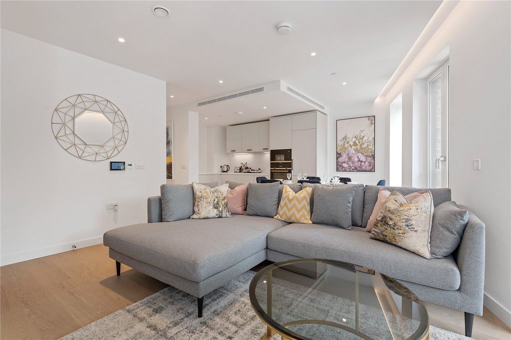 Property photo 3 of 15 Reception