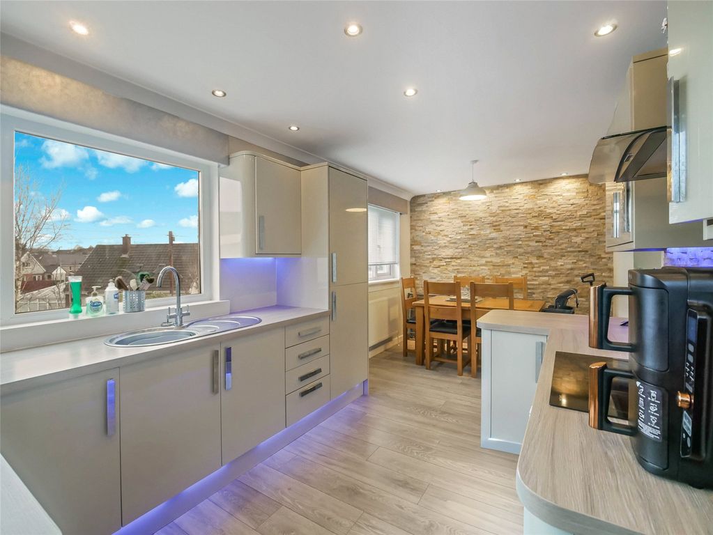 Property photo 2 of 21 Picture No. 12