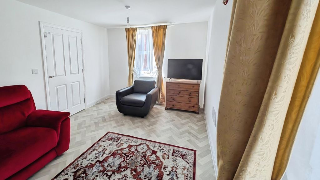 Property photo 3 of 23 Pbox-Img.Jpg