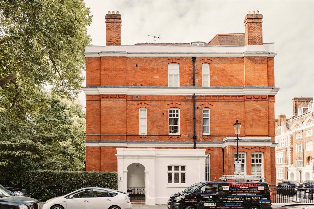 Property photo 1 of 18 Exterior