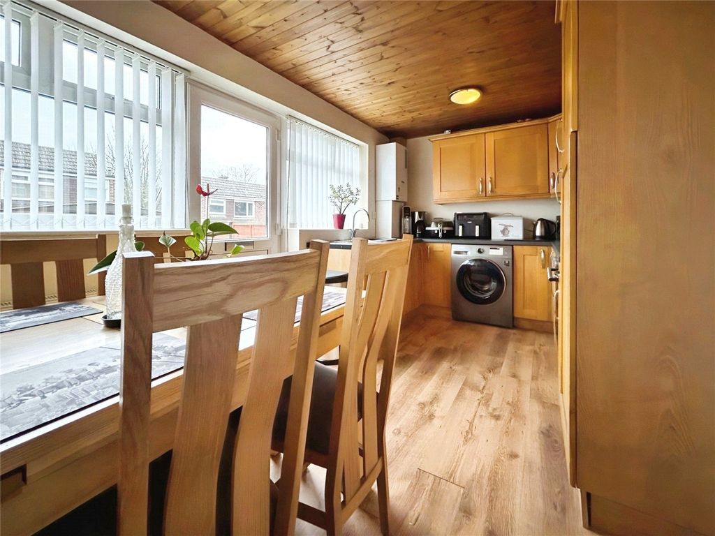 Property photo 3 of 9 Kitchen