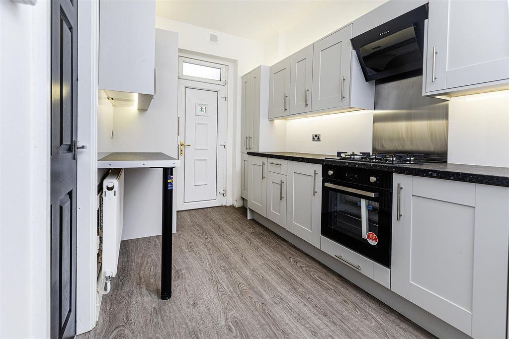 Property photo 2 of 20 Breakfast Kitchen