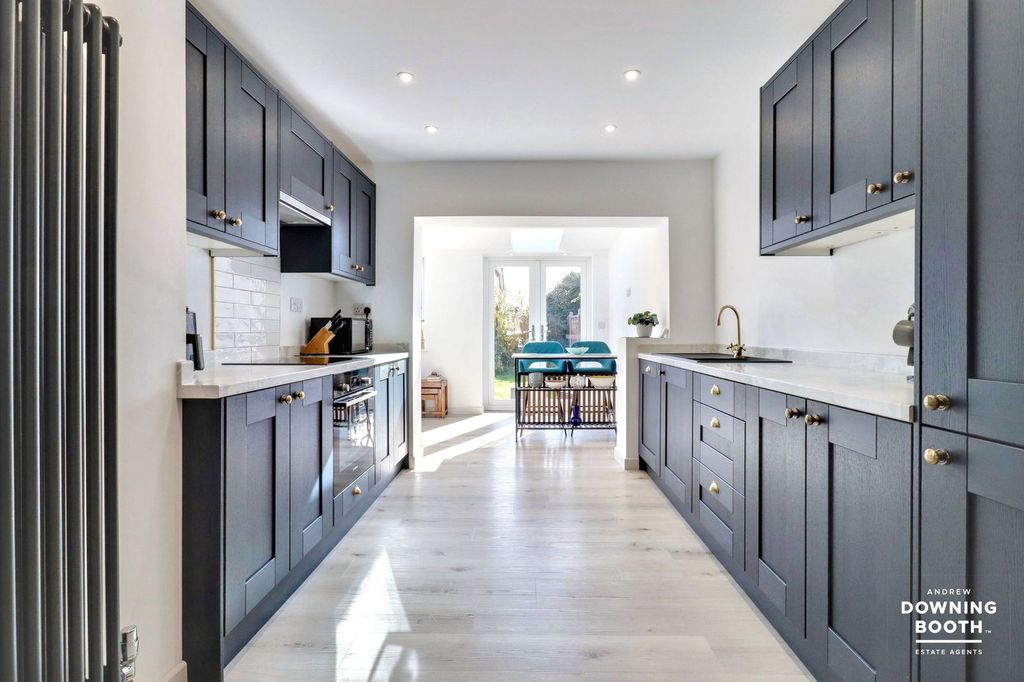 Property photo 2 of 22