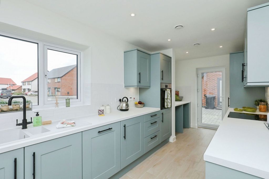 Property photo 2 of 13