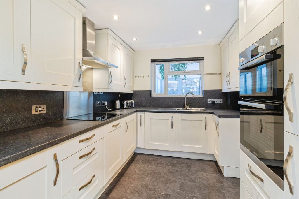 Property photo 2 of 27