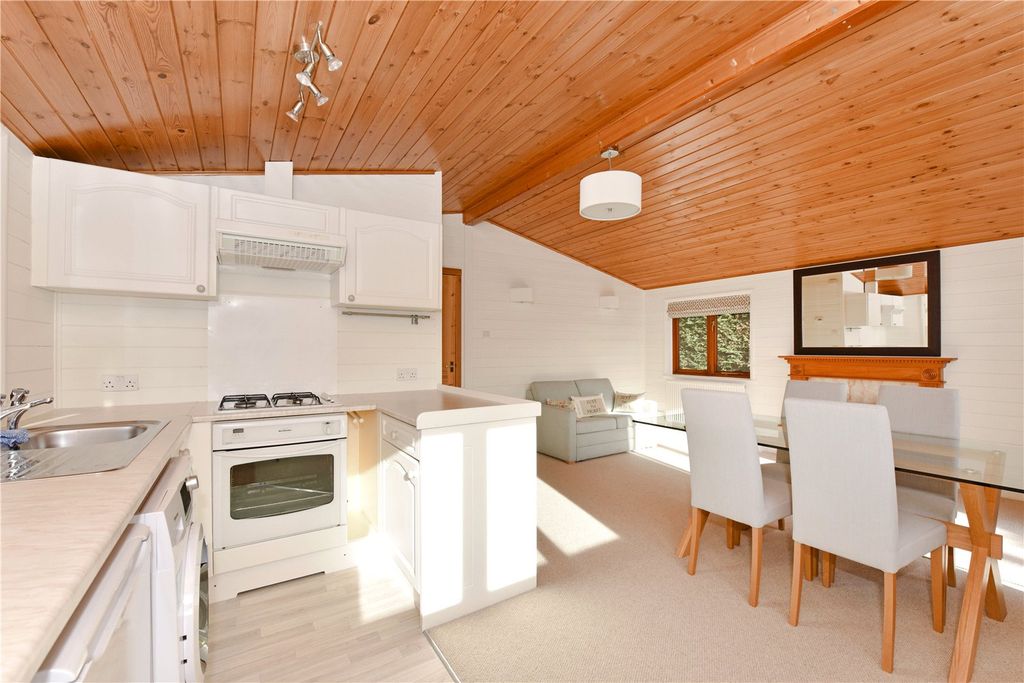 Property photo 2 of 10 Picture No. 15