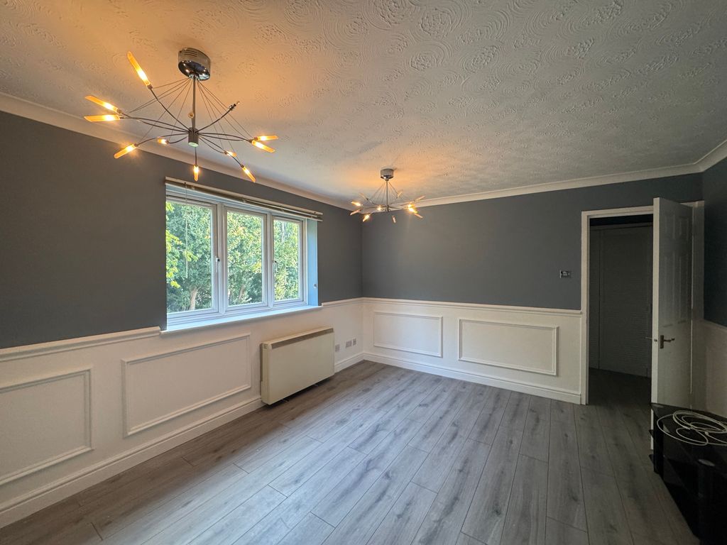 Property photo 1 of 5 Living Room