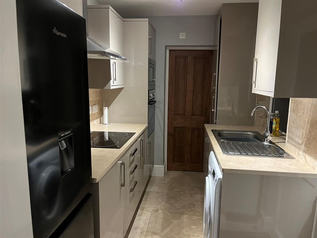 Property photo 3 of 10 Kicthen 1.Jpg