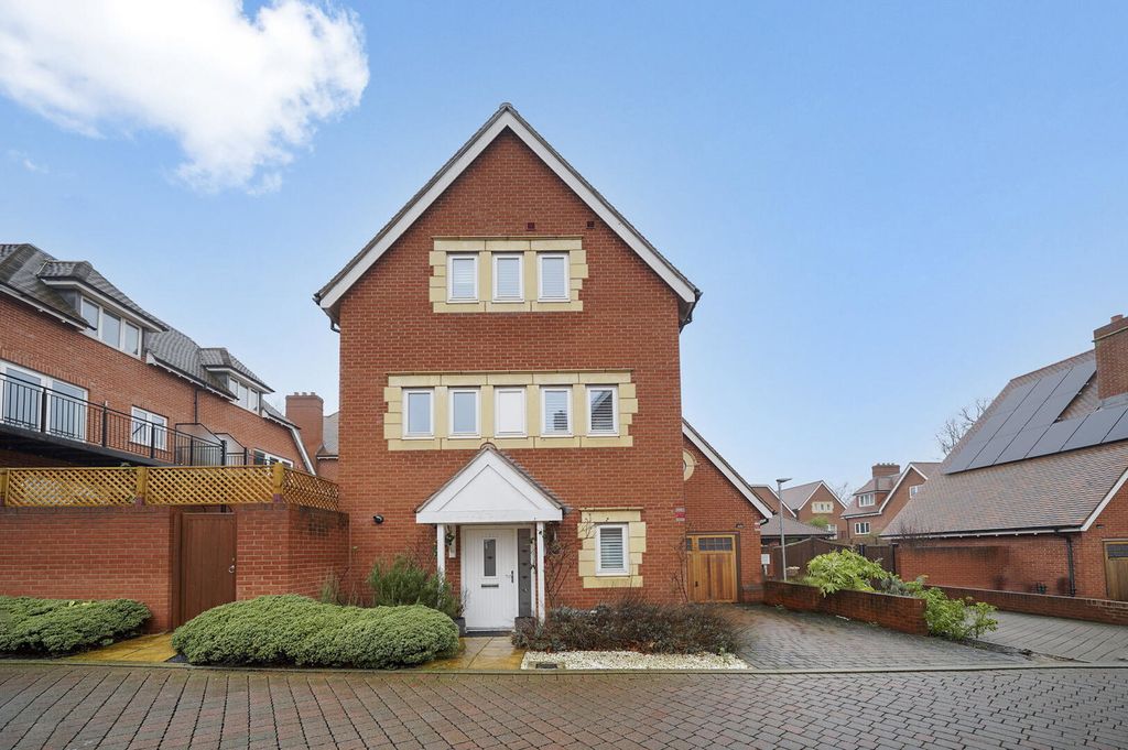 Property photo 1 of 31