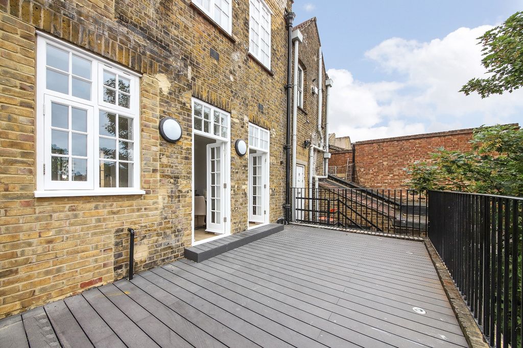 Property photo 2 of 12 4222052