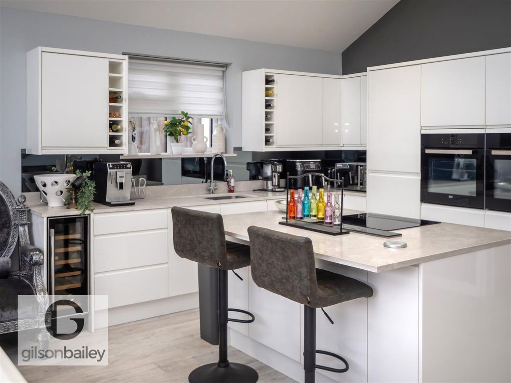 Property photo 3 of 22 32Stwilliamsway-38.Jpg