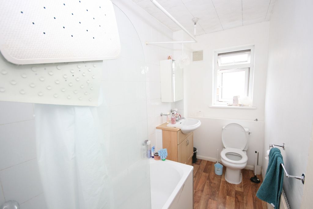 Property photo 3 of 6 Bathroom