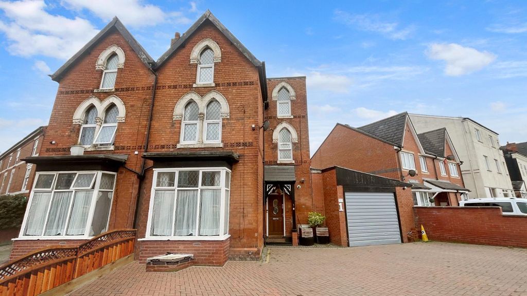 Property photo 1 of 21 Approach