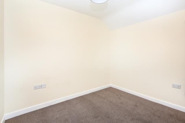 Property photo 3 of 10 Bedroom