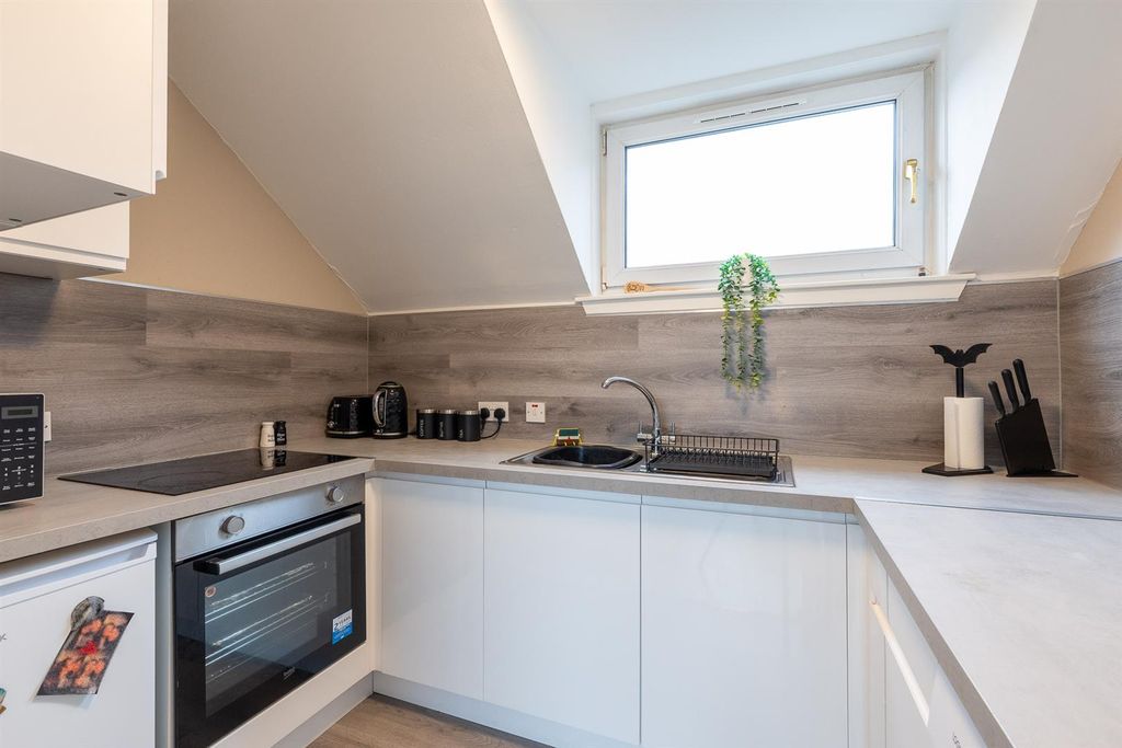 Property photo 3 of 14 14-10, North William Street Perth-12.Jpg