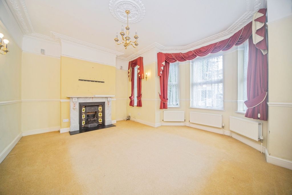 Property photo 2 of 19 Pbox-Img.Jpg