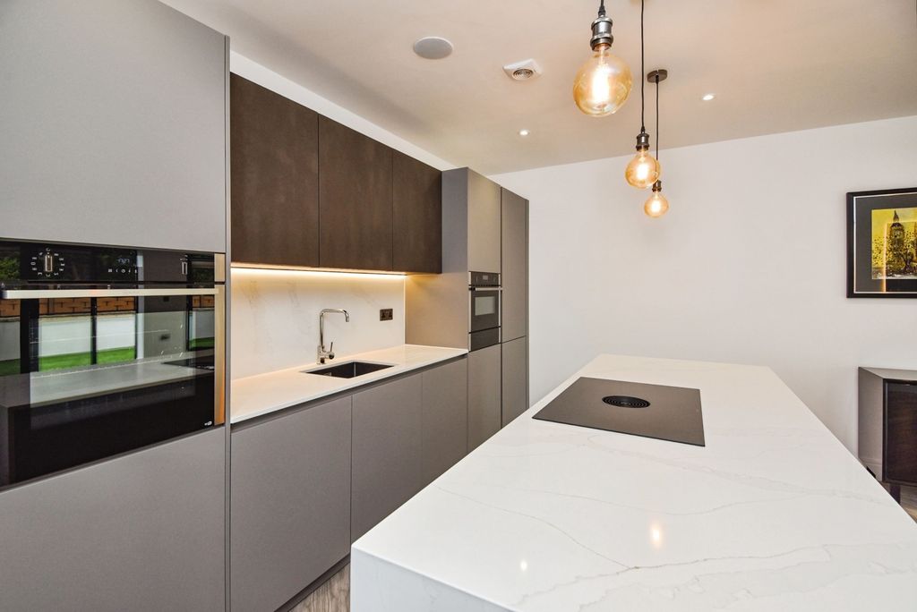 3 bed town house for saleBroadway, Morecambe, Lancashire LA4 photo 5