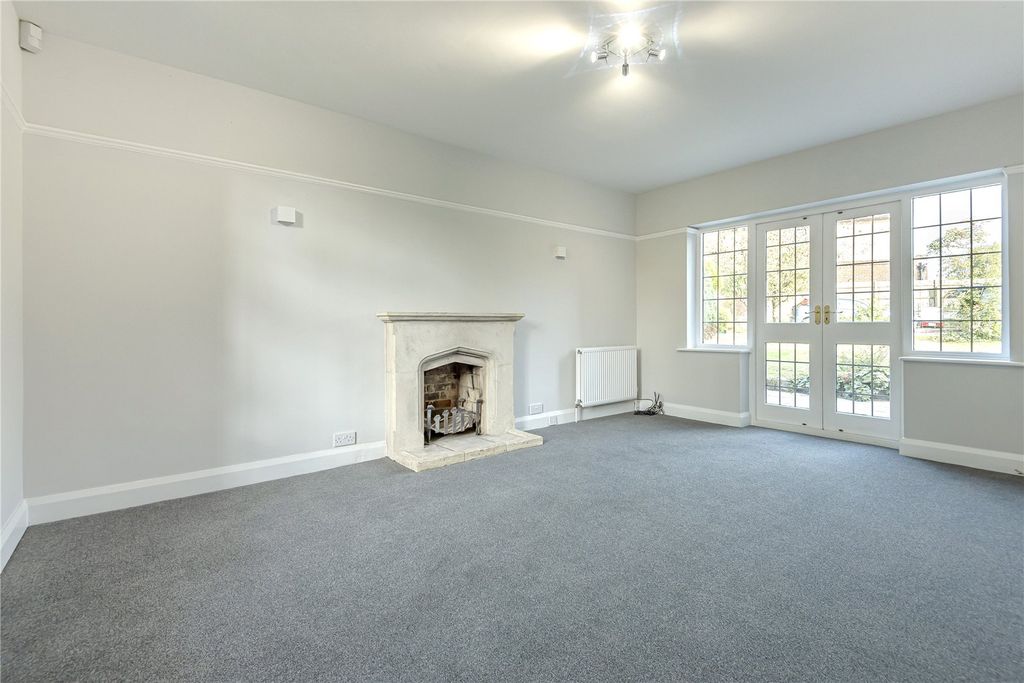 Property photo 3 of 10 Living Room