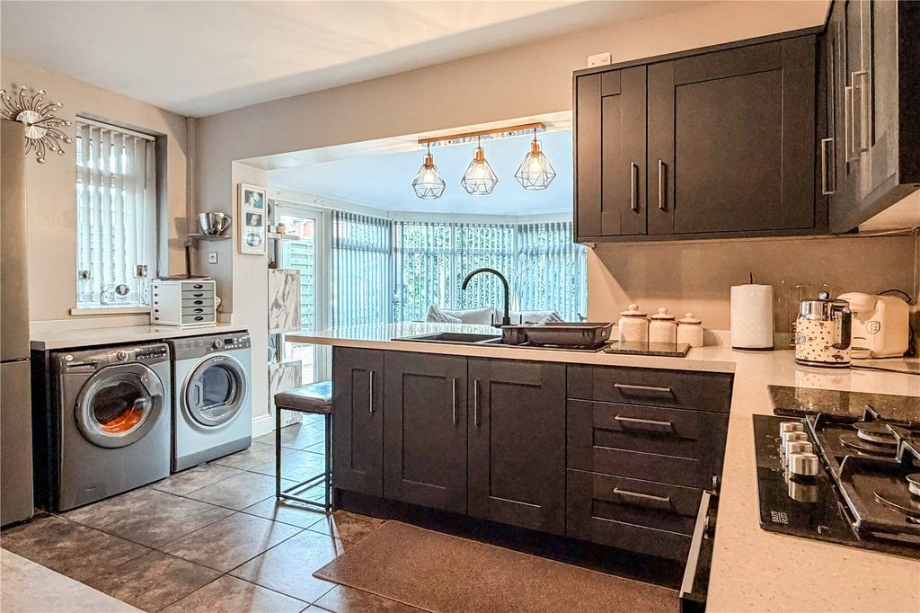 Property photo 3 of 18 Kitchen