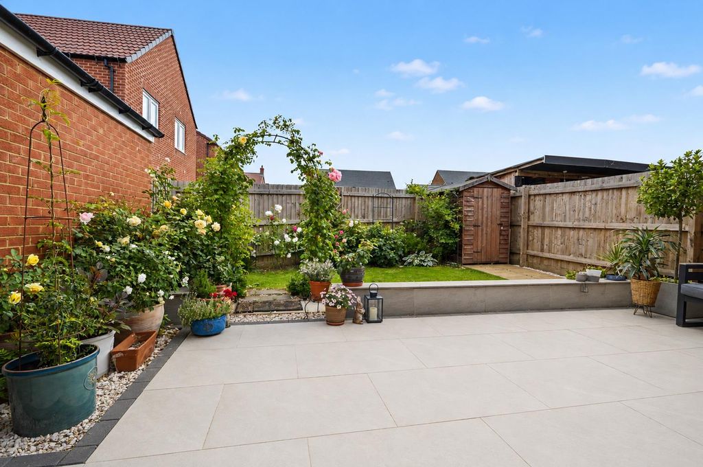 Property photo 2 of 16 Garden.Png