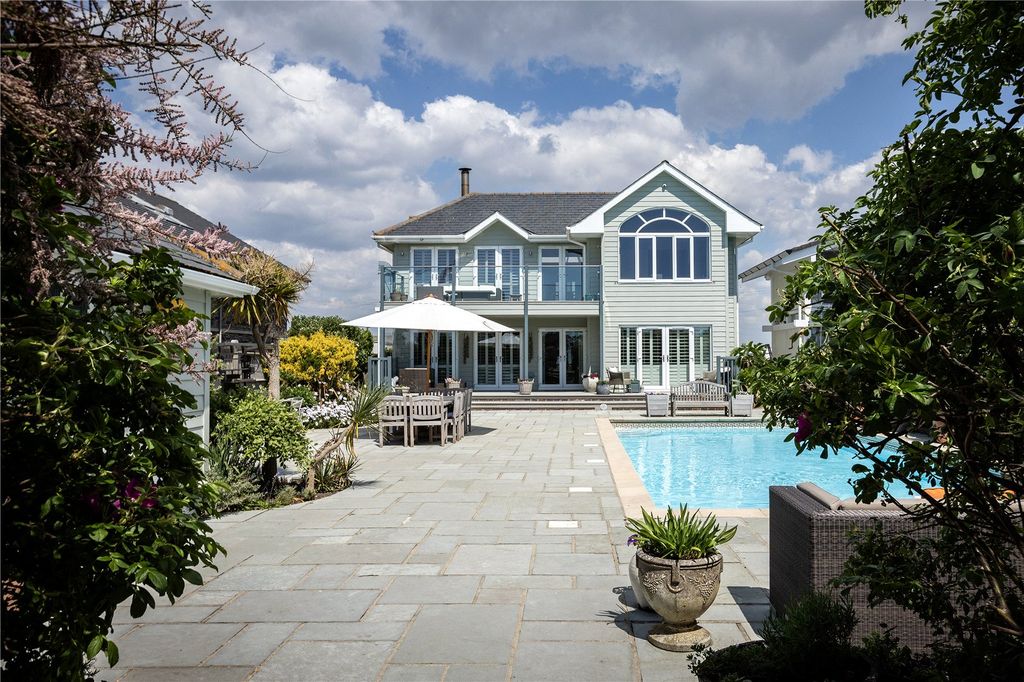 Property photo 1 of 20 External